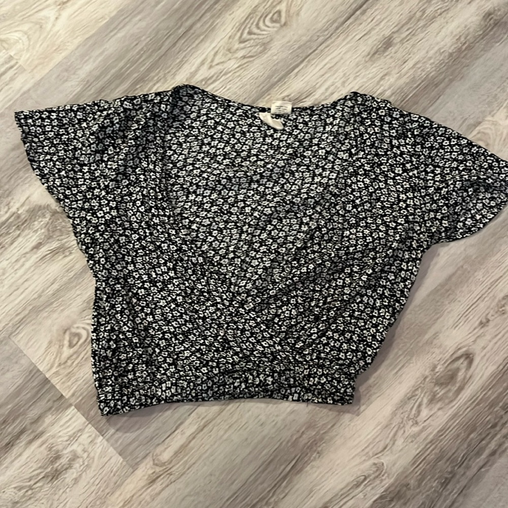 Flower black top